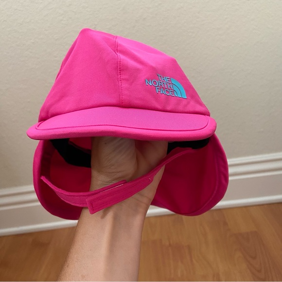 The North Face Baby Logo Bright Pink Sun Hat - Picture 1 of 9